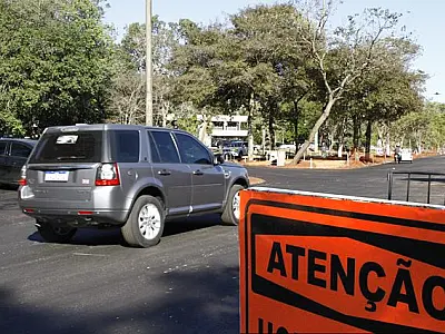 Última semana para pagar licenciamento de veículos placas 5 e 6
