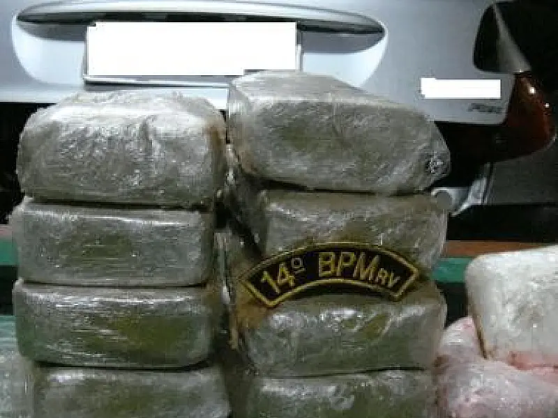 Polícia Militar prende dupla por tráfico de drogas