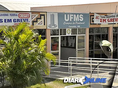 Professores da UFMS se reúnem para decidir se continuam ou não em greve