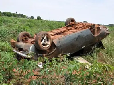 Duas pessoas ficam feridas em capotamento em Nova Andradina