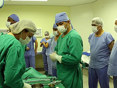 Governador garante aparelho de videolaparoscopia no Hospital de Coxim