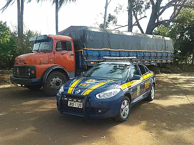 PRF prende morador de Jaú que transportava 400 caixas de cigarros