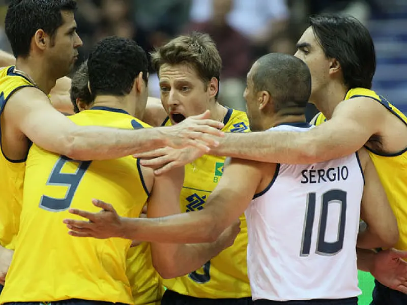 De virada, Brasil vence Cuba na estreia da fase final