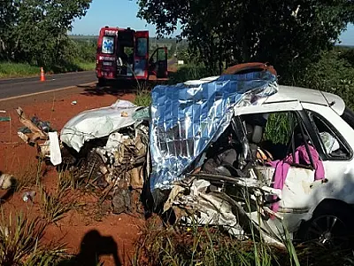 Acidente deixa duas pessoas mortas na BR-262