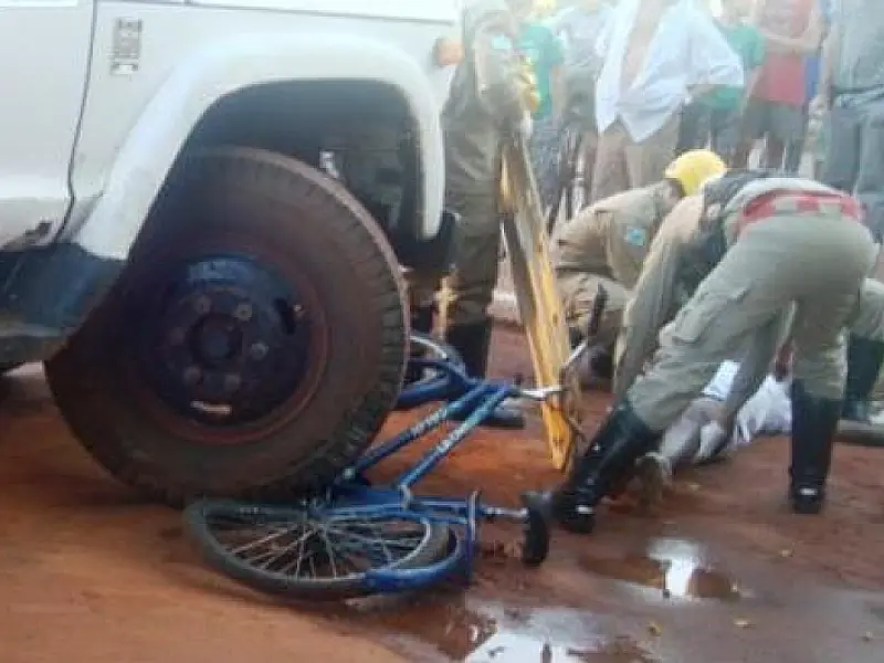 Caminhão da Prefeitura atropela ciclista em Nova Andradina