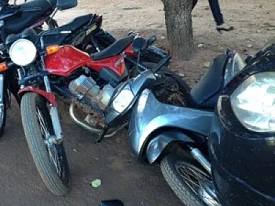 Condutora ao celular envolve quatro veículos em batida