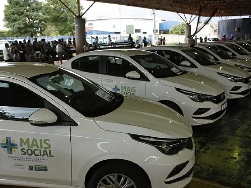 Dia D de campanha natalina e entrega de veículos para o Mais Social