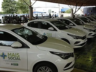 Dia D de campanha natalina e entrega de veículos para o Mais Social