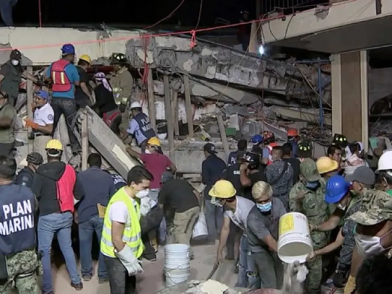 Número de mortos em terremoto é revisado para 217 e papa pede orações ao México