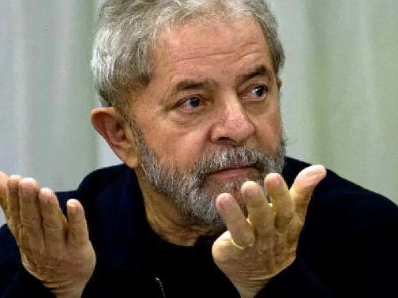 Polícia deflagra nova fase da Lava Jato na casa do ex-presidente Lula