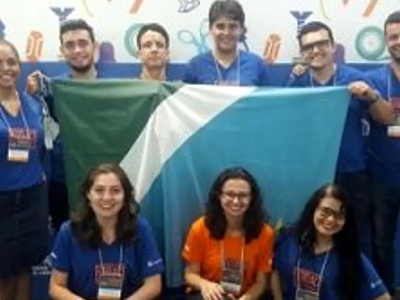 Professor e estudantes finalistas apresentam trabalho na 16ª Feira Brasileira de Ciências e Engenharia