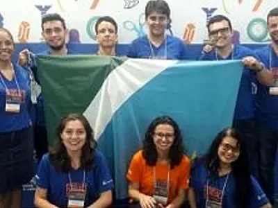 Professor e estudantes finalistas apresentam trabalho na 16ª Feira Brasileira de Ciências e Engenharia