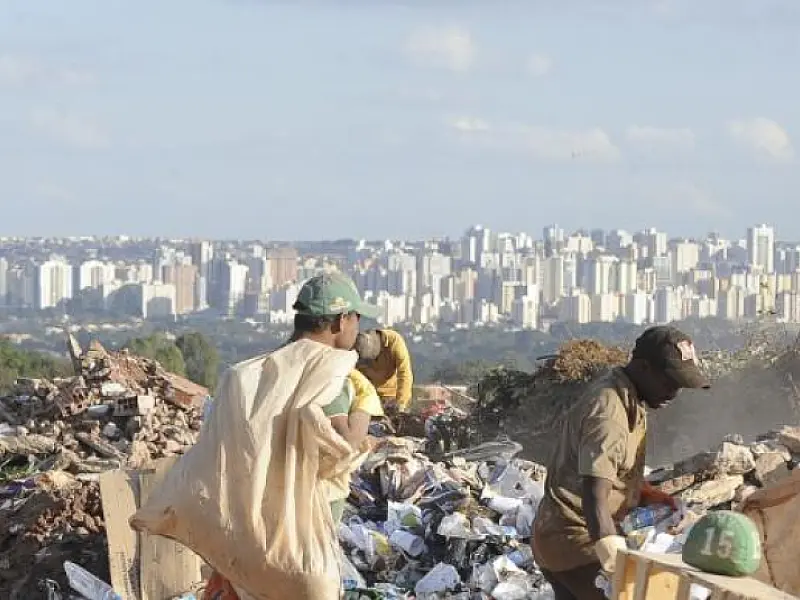 Prazo para que municípios acabem com lixões termna neste sábado