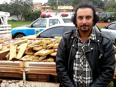 PM apreende homem com maconha em fundo falso de camionete
