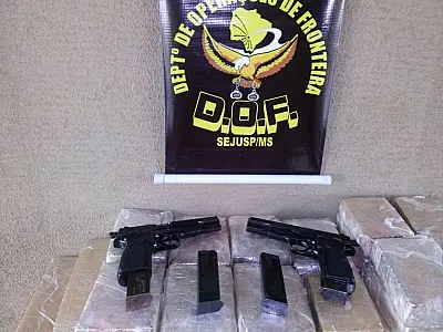 Veículo furtado é apreendido com 167 quilos de maconha