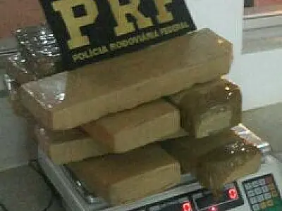 Jovem é preso com 7,58 kg de maconha