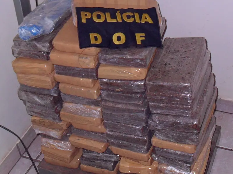 DOF apreende maconha em ônibus e responsável pela droga não é identificado