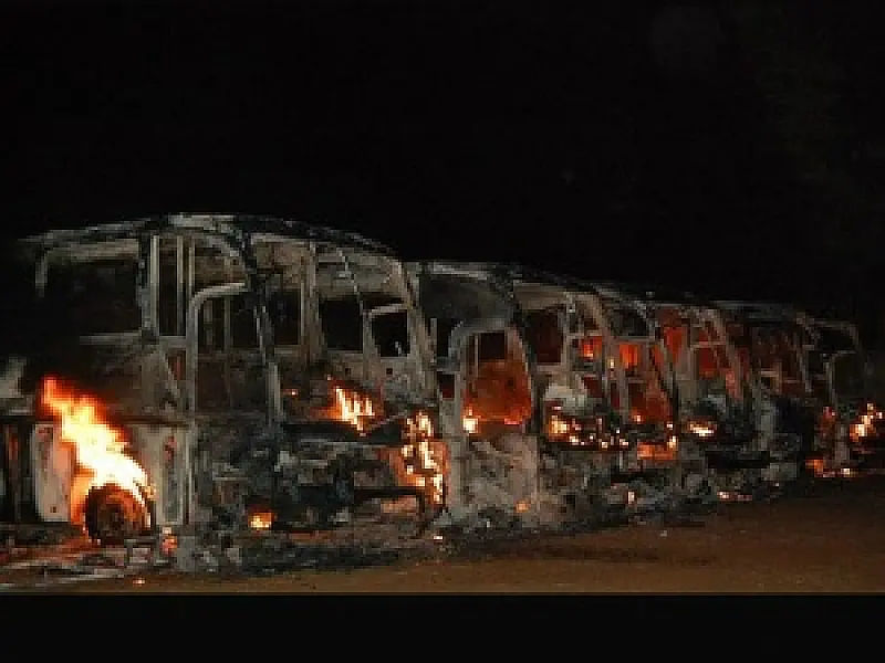 Incêndio destrói cinco ônibus de empresa em Maracaju