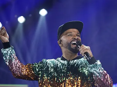 Em três horas de show, Alexandre Pires leva 15 mil pessoas a uma viagem nostálgica no Palco Lua