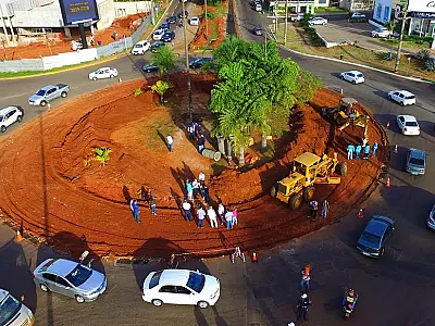 Com 75% das readequações concluídas, obra da rotatória da Via Parque com a Mato Grosso recebe vistoria de autoridades