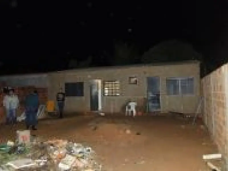 Dupla invade casa e mata mulher com facada no pescoço