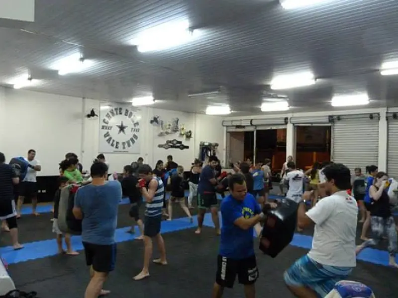 Academia Chute Boxe recebe alunos “atletas” da Apae