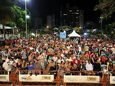 Noite da Seresta especial Dia das Mães atrai cerca de três mil pessoas a Praça do Rádio