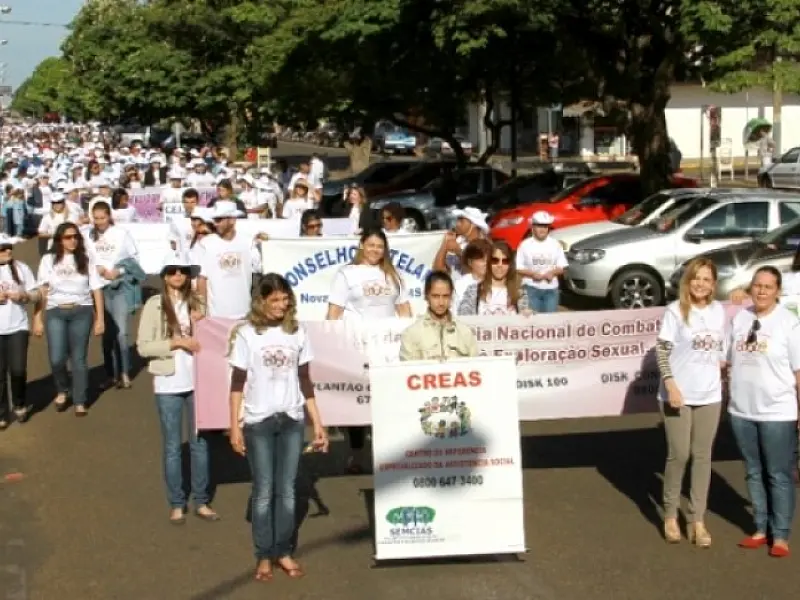 Em Nova Andradina, passeata marca Dia Contra Exploração Sexual
