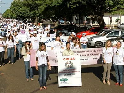 Em Nova Andradina, passeata marca Dia Contra Exploração Sexual