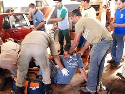 Rolo compressor passa por cima de jovem em auto elétrica em Ivinhema