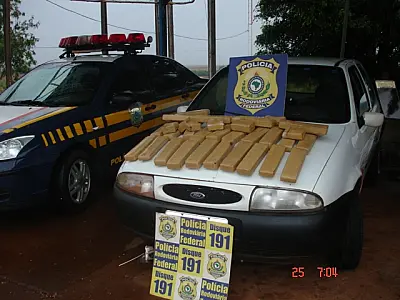 PRF apreende mais de 24kg de maconha em veículo
