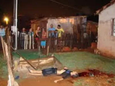Homem é assassinado em frente de casa em Dourados
