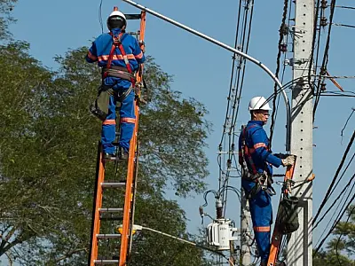 Com ordem de serviço, troca de lâmpadas queimadas será retomada nas sete regiões urbanas