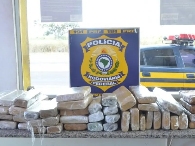 Dois são presos pela PRF de Coxim com 46 tabletes de maconha