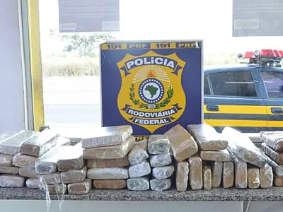 Dois são presos pela PRF de Coxim com 46 tabletes de maconha