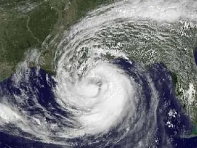 Isaac alcança força de furacão e se aproxima de Nova Orleans