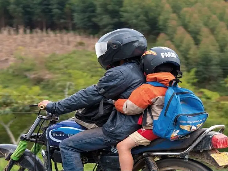 Mudanças no CTB: Nova Lei proíbe o transporte de menores de 10 anos em motocicletas

