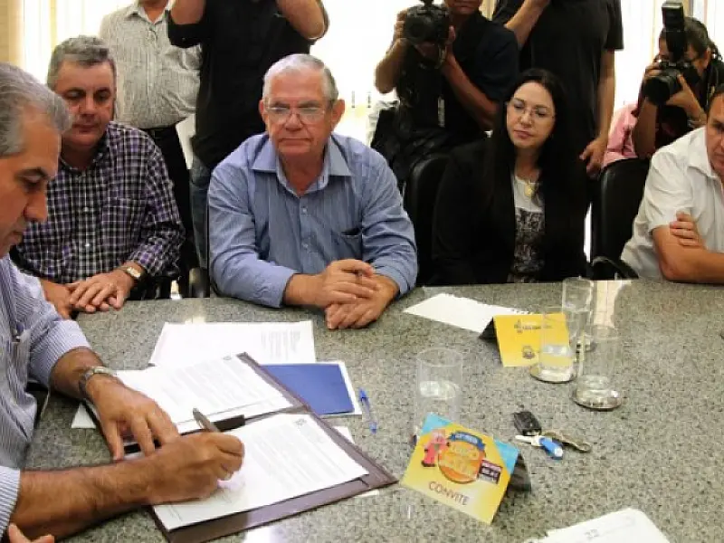 Governo assina convênio de R$ 55 mil para apoiar Festival da Canção de São Gabriel