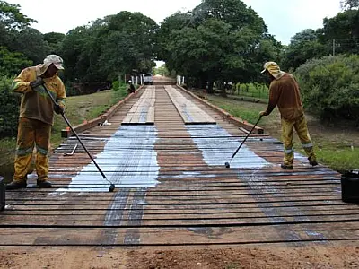 Manutenção na Estrada Parque beneficia turismo e pecuária em Corumbá