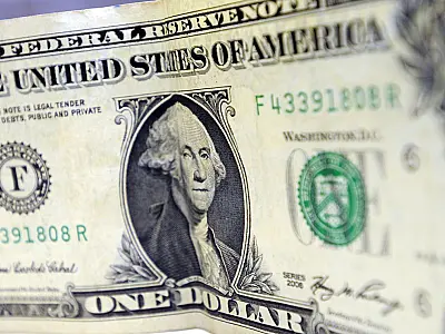 Dólar ultrapassa R$ 3,70 e registra maior valor em dois anos
