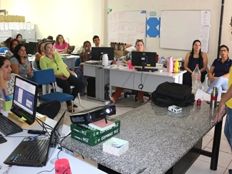 Técnicos passam por capacitação para abertura das inscrições do Vale Universidade