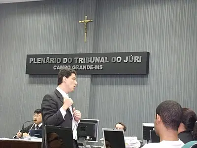 Advogado quer que jornalista pague pela morte de Rogerinho e tentativa contra avô