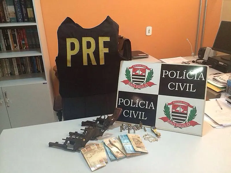 PRF recupera caminhonete roubada por dois adolescentes nessa quarta