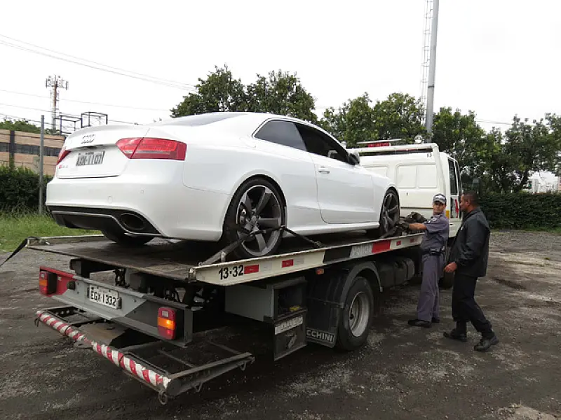 Carro de Luis Fabiano é apreendido pela polícia