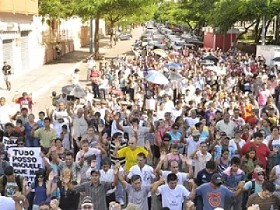 Evangélicos protestam contra a suspensão de cultos