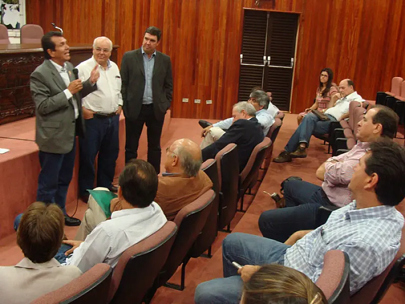 Famasul e paraguaios definem ações contra aftosa