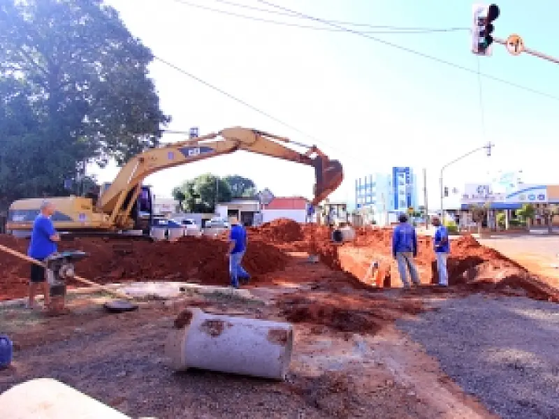 Rua Rui Barbosa continua interditada para obras