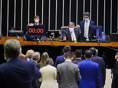 Câmara aprova compra de vacinas pelo setor privado com doação na mesma quantidade ao SUS