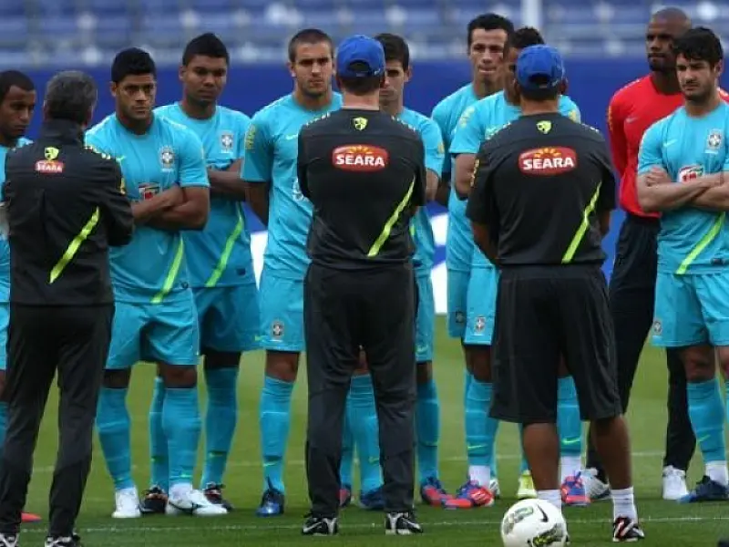 Com Damião e Hulk, seleção treina para amistoso