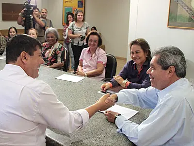 Governo altera local de inspeção médica e posse do concurso para professor